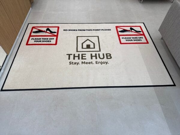 Tapis logo personnalisé - The Hub 1
