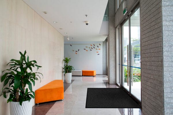 Tapis d&rsquo;entrée classique robuste