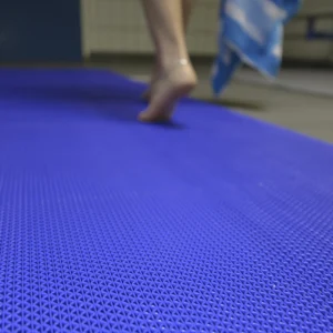 Tapis antidérapant piscine