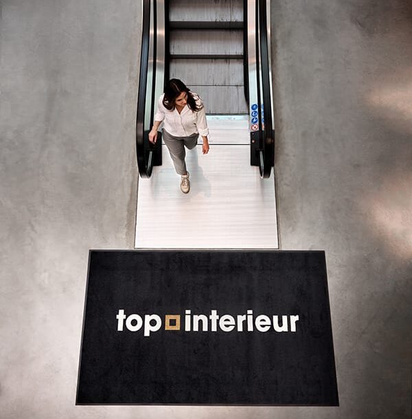 Tapis Professionnels et Sur-Mesure : Guide Complet pour Entreprises et Événements