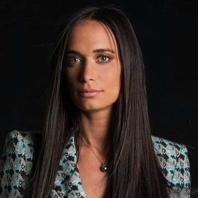 Tina Navaeian - Fondatrice Tapis logo